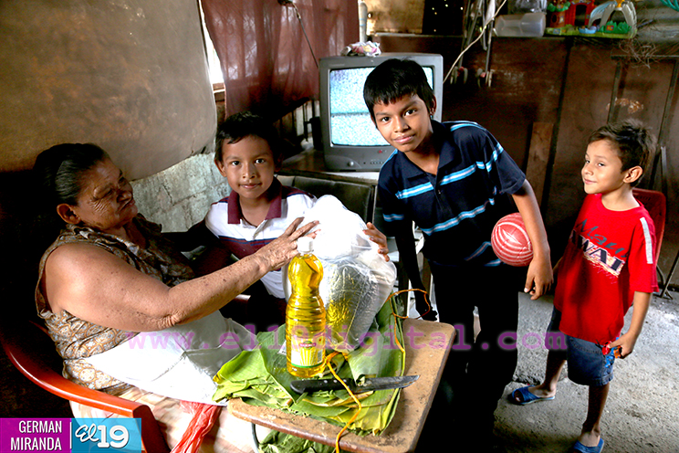 Gran despliegue de amor y solidaridad durante entrega de paquetes alimentarios a familias de Managua